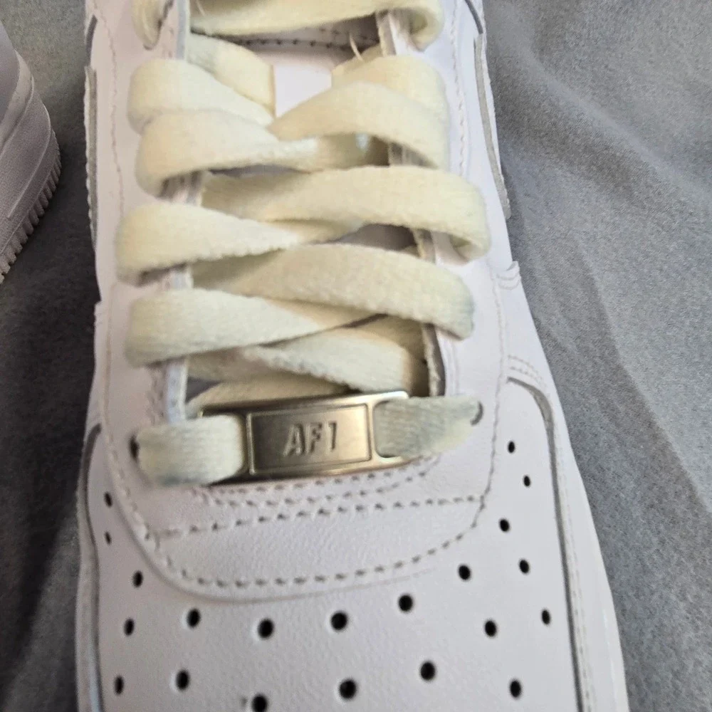 Nike Air Force‎ 1 07 Low Triple White Mens Size 10 Sneakers
